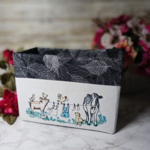 LAUNDRY DAY FARM ANIMALS CLOTHESLINE - Sturdy Foldable Washable Fabric Basket Storage Box