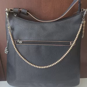 PEARL AND CROWN ACCESSORY CHARM